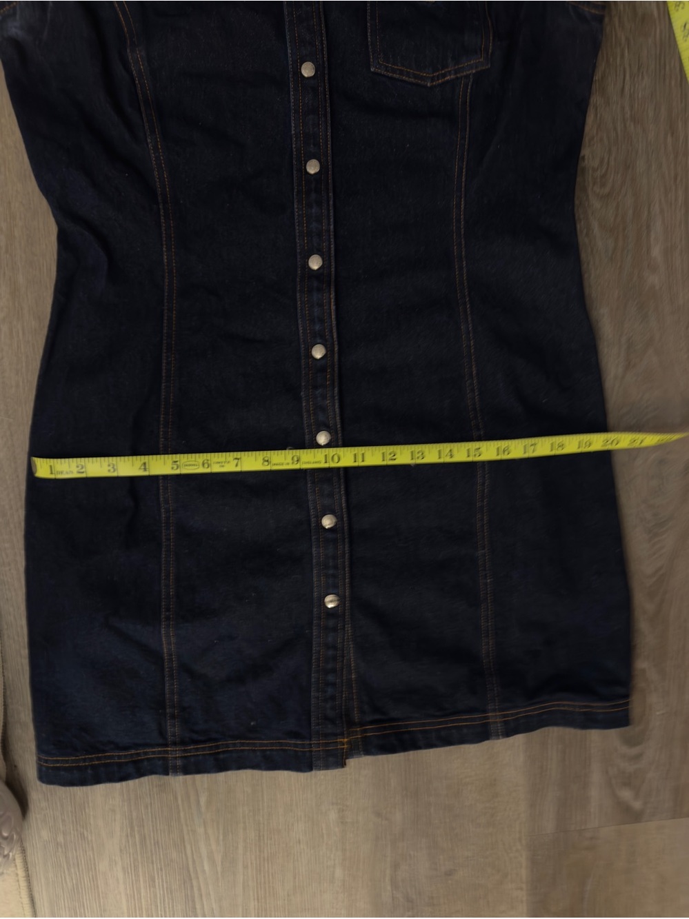 Tommy Hilfiger SZ 12 dark blue denim dress. Cap sleeve snap front. - Picture 10 of 12